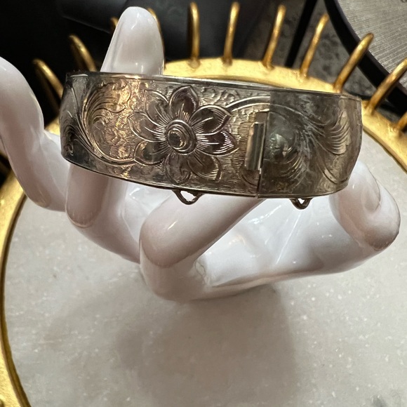 Vintage gilded gold on brass cuff bangle - Picture 5 of 6